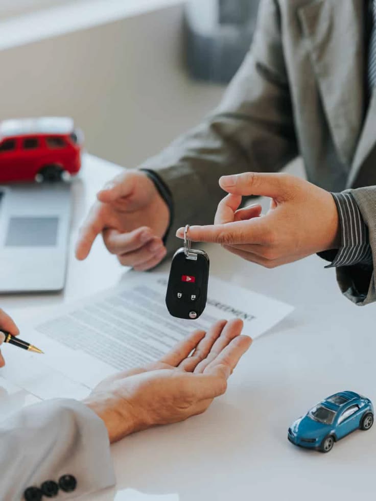 Contratação de seguro: entrega das chaves do carro sobre o contrato assinado